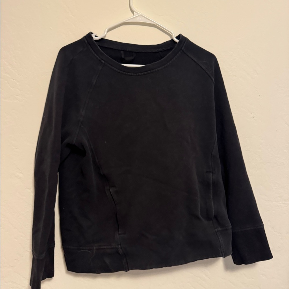Black Crewneck Sweatshirt